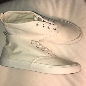 Cute white high tops ! ❤️😍